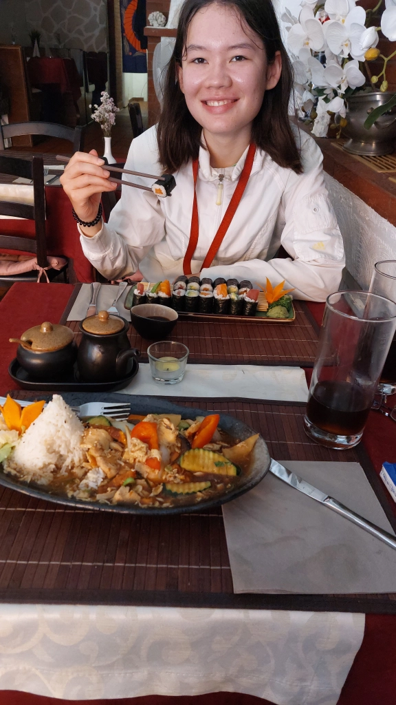 Matorina beim Mittagessen beim Asiaten