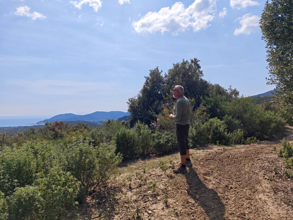 Unser Gastgeber genießt die Aussicht