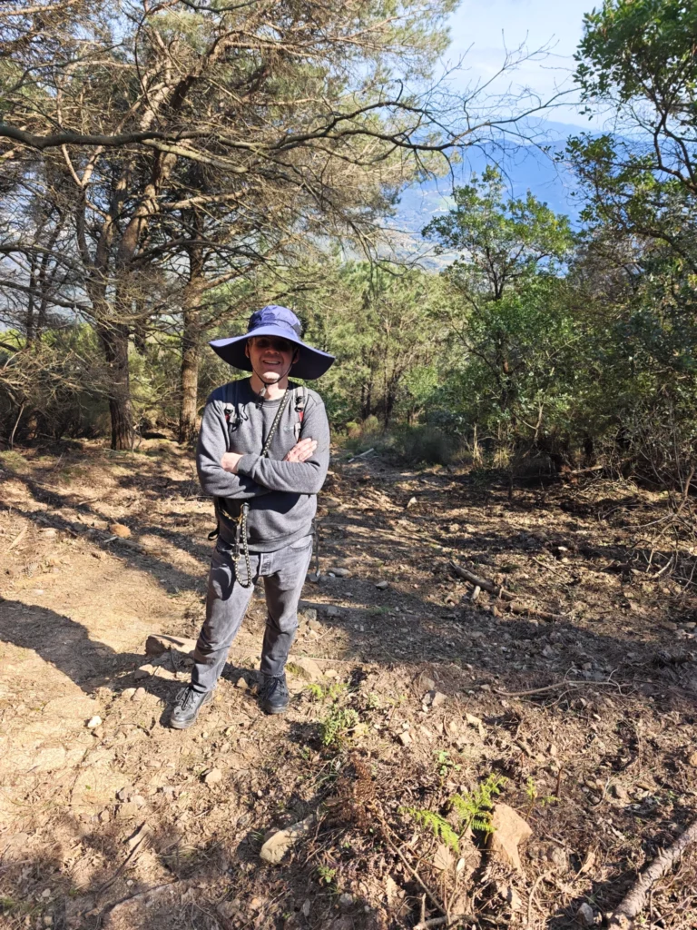 Stefan in den Bergen von Marina di Campo auf dem Weg zum Monte Perone