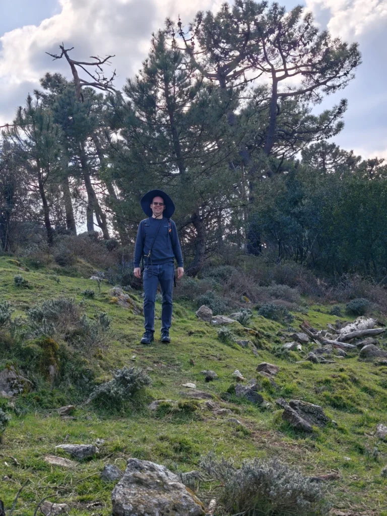 Stefan in den Bergen von Marina di Campo auf dem Weg zum Monte Perone