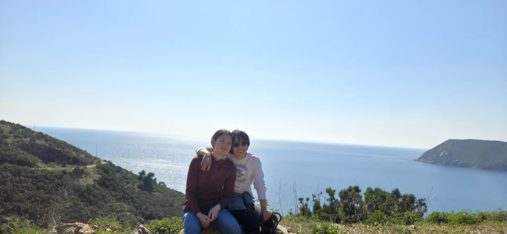 Rong und Matorina mit der Küste von Elba im Hintergrund