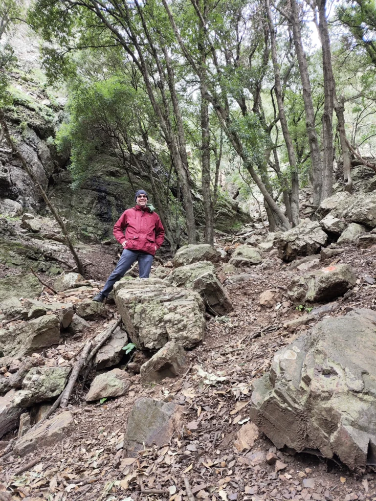 Stefan auf dem felsigen Abstieg