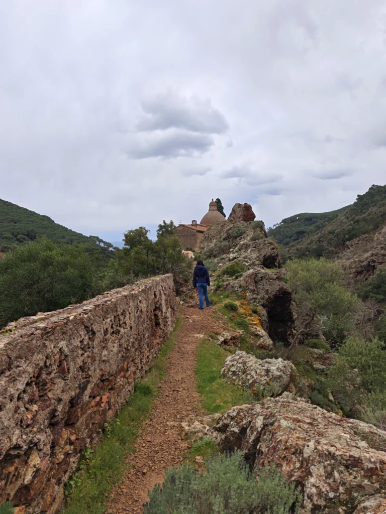 Santuario della Madonna di Monserrato erreicht
