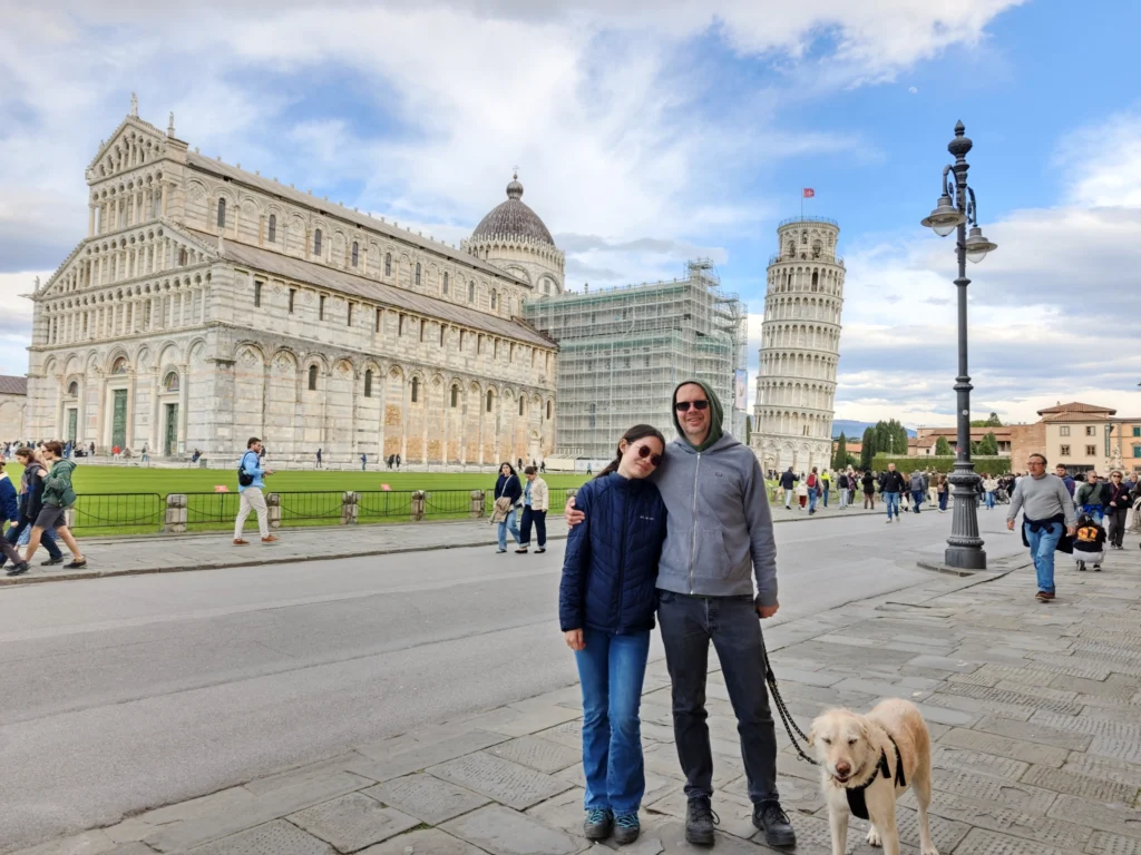 Matorina, Luna und Stefan mit dem schiefen Turm von Pisa im Hintergrund