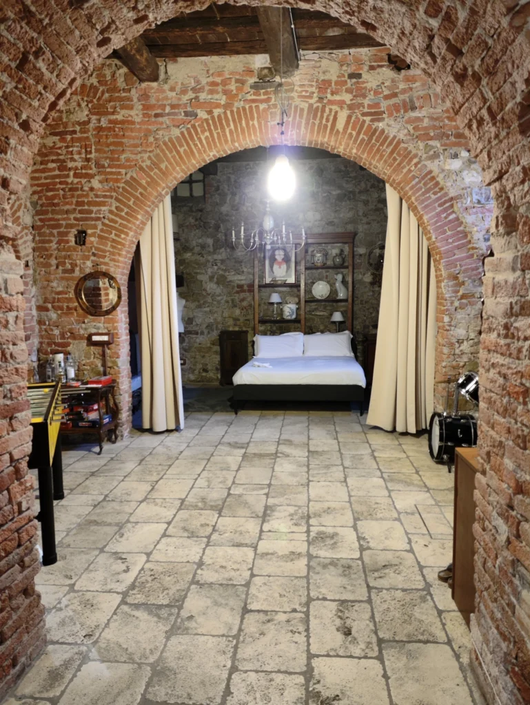 Blick von der Küche ins Schlafzimmer