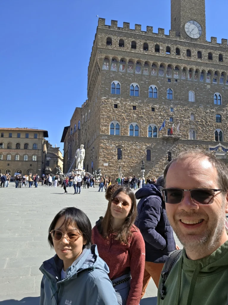 Rong, Matorina und Stefan mit dem Palazzo Vecchio im Hintergrund