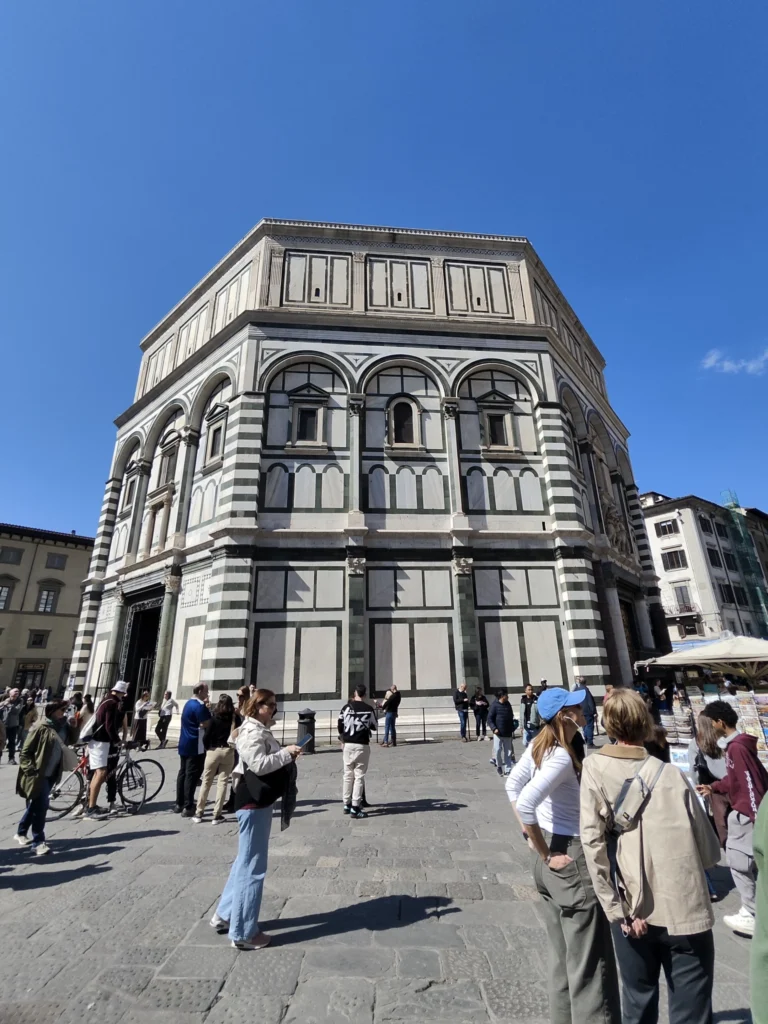 Blick auf Battistero di San Giovanni